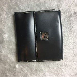 Dooney & Bourke wallet